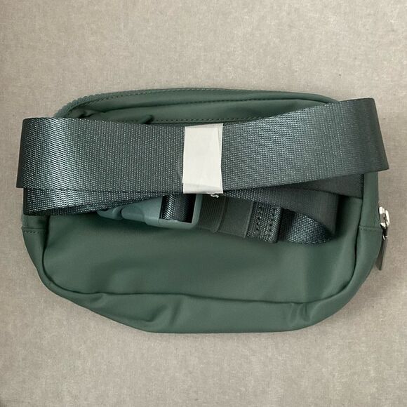 NWT Lululemon Tidewater Teal Everywhere Belt Bag 1L - Picture 2 of 3
